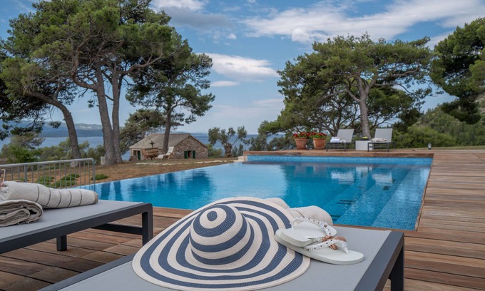 Murvica Villa | Romantic Beachfront villa for 8 with beach