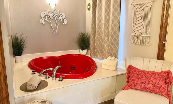 Berlin Apartment | Romantic Bridal Suite Rentals - Bridal Suite 1