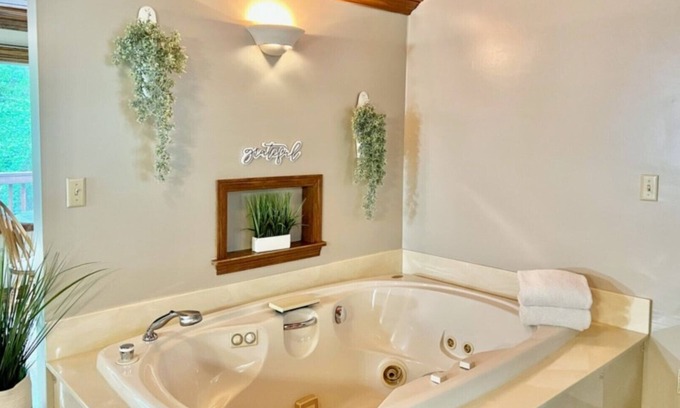 Berlin Apartment | Romantic Bridal Suite Rentals - Bridal Suite 2