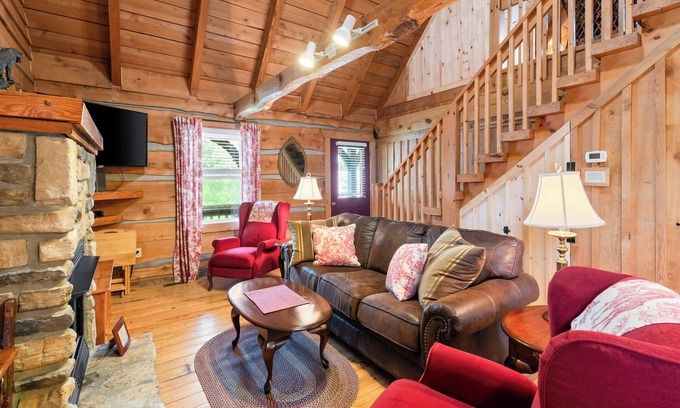 Vesta Cabin | Romantic Cabin Getaway - King Bed - Fast Wi-Fi - Pet-Friendly