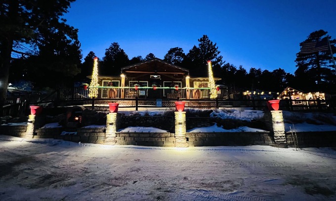 Estes Park House | Romantic Cabin, Hot Tub, AC, Summer Tiki Bar, Fire Pit, Soak'n Tub, Next to RMNP