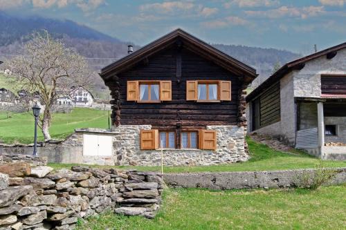 Osco Ski Chalet | Romantic Chalet in the Leventina Mountains by Quokka 360 - Romantic Chalet