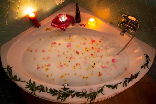 Laroya House | romantic house for 2 people with jacuzzi