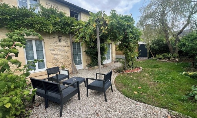 Vieux House | Romantic house with jacuzzi, SO'LOVELY sensory shower 10 minutes from Caen.