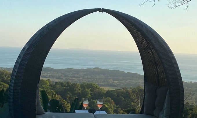Ballena House | Romantic mountain retreat with views of the Whale’s Tail and the Pacific Ocean
