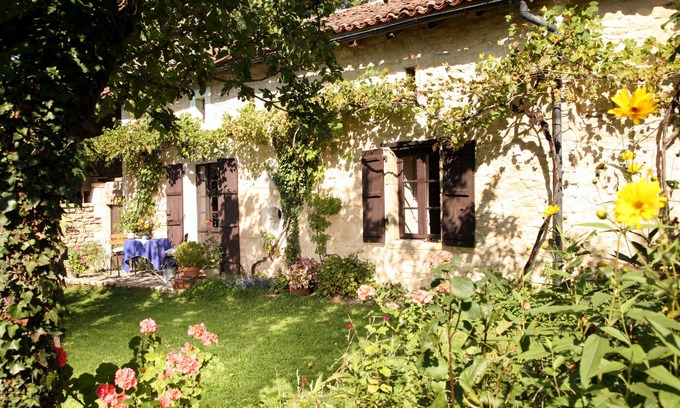 Varaignes House | Romantic natural stone cottage in the idyllic natural park Perigord - Limousin