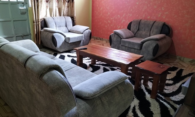 Kikuyu Apartment | Romantic Spanish villa w/hot tub — 5 min from the bus stop