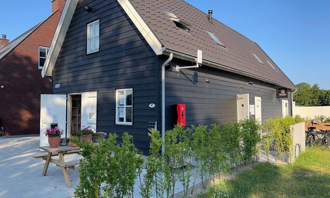 Stellendam House | Romantic studio in Stellendam with terrace