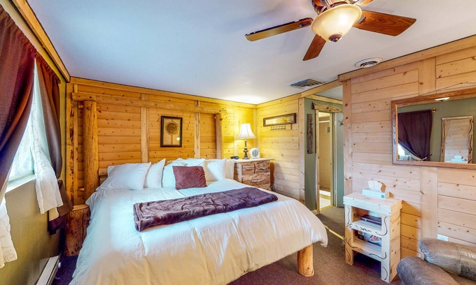 Cedaredge Cabin | Romantic studio with stellar shared amenities