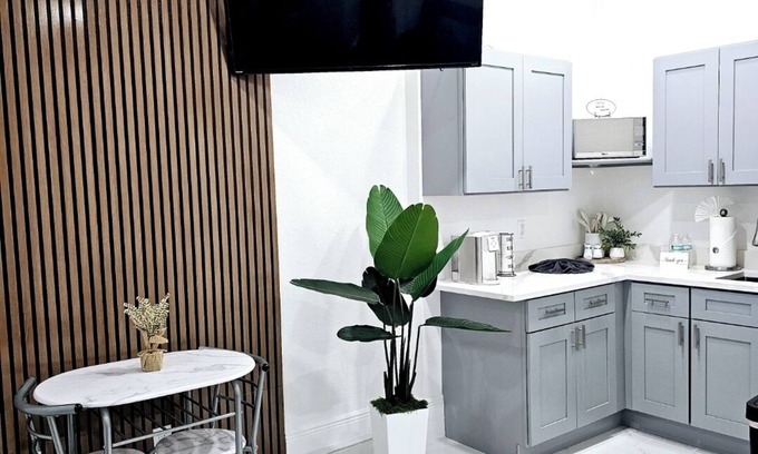 Sulphur Springs Apartment | ROMANTIC SUITE MAYDUNY