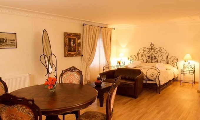 Kronenburg House | Romantic Suite Superior - Burghaus and Villa Kronenburg