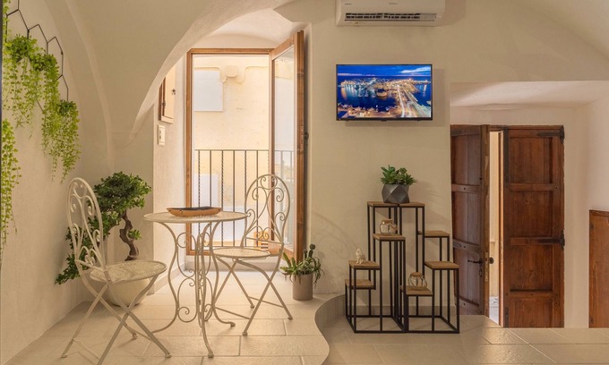 Province of Lecce Apartment | Romantic Suite with air conditioning and wi-fi