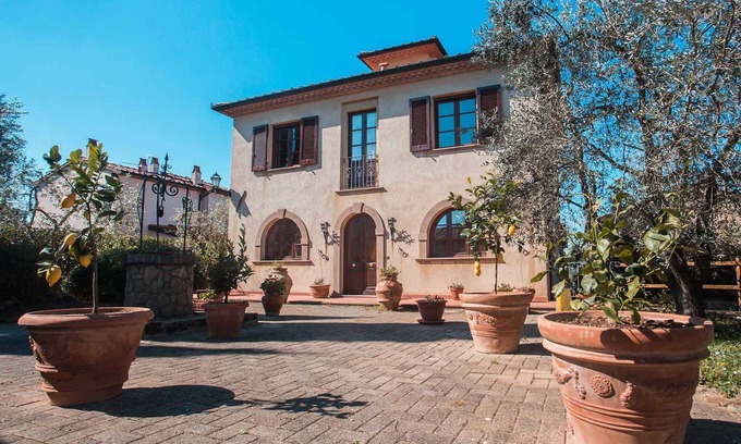 Montescudaio Villa | Romantic Tuscan villa with comfort, 3 double rooms, air conditioning, wifi, pool, sea, flush