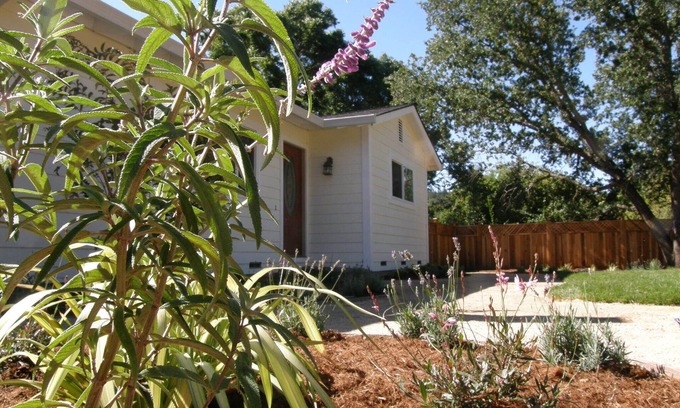 Kenwood House | Romantic Wine Country Cottage in Kenwood - Walk to 15 Wineries