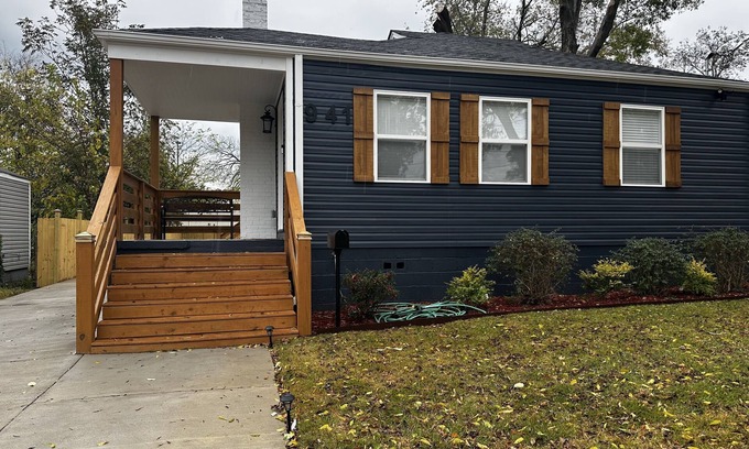 Crestline Heights House | RON'S HOUSE: Cozy & Charming in Revitalizing Area