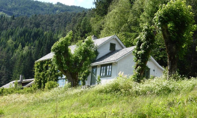 Bolstadoyri House | Rongen gard