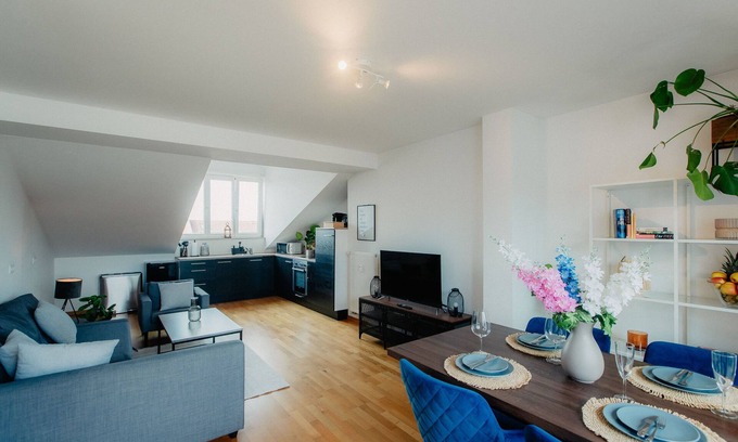 Zentrum-Nord Apartment | *Rooftop* apartment with eat-in kitchen and terrace - Luga Homes - Zoo