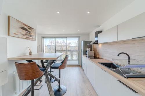 Saint Clair Apartment | Rooftop d'exception, vue Rhône, 12 personnes, Caluire