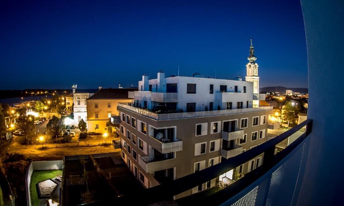 Tulln an der Donau Apartment | Rooftop Tulln operated by revLIVING