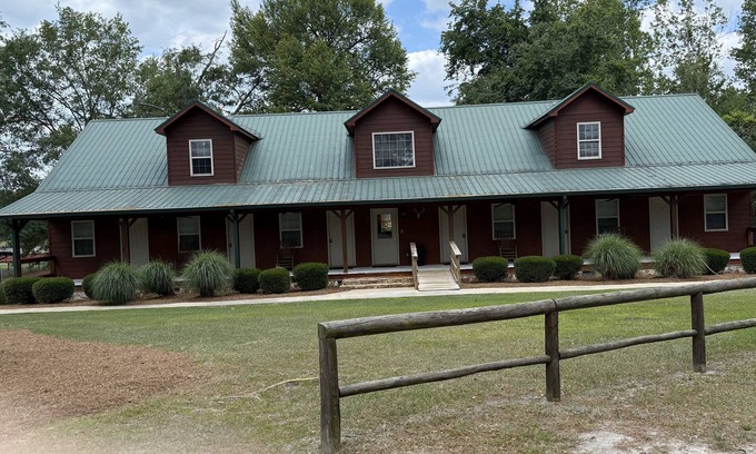 Twin City House | Room 1 & 2 - Charming 12-bedroom hotel with WiFi and AC in Twin City, GA.
