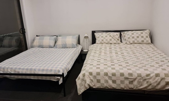 Delacombe House | Room#1 queen, double and ensuite