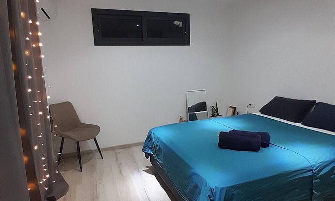 Papeete Cabin | Room 2 - Bed and breakfast in an apartment, 2 min. walk from the ferry dock