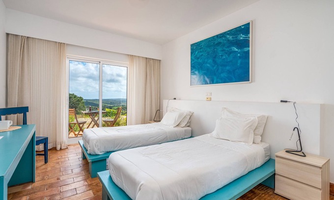 Aljezur Apartment | Room 'Abril' with Sea View, Shared Pool and Wi-Fi