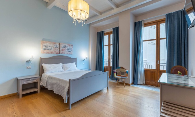 Licata Apartment | Room 'Al Duomo - Junior Suite' with Shared Terrace, Wi-Fi and Air Conditioning