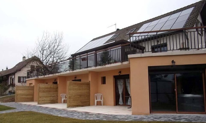 Meyrie Bed & Breakfast | Room "Between Rhône and Saône" with swimming pool and spa