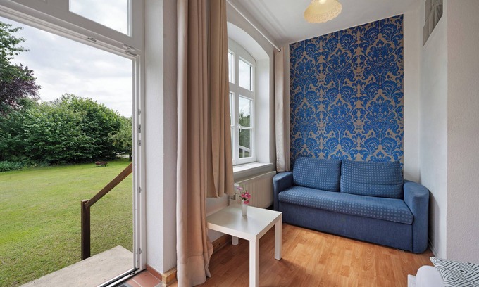 Schlagsdorf Apartment | Room 'Blaues Zimmer' with Shared Garden and Wi-Fi
