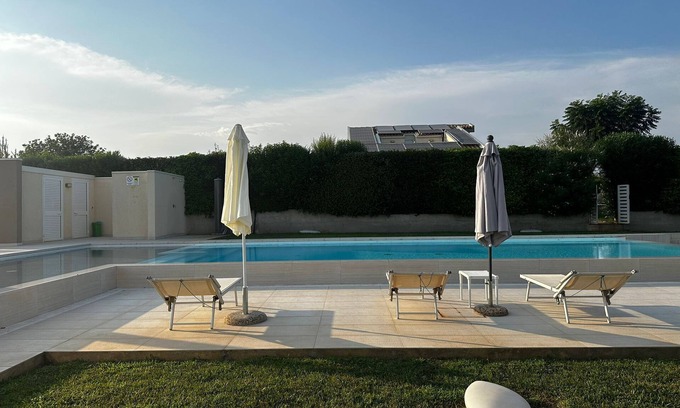 Modica Villa | Room 'Camera Limone' with Shared Pool, Wi-Fi and Air Conditioning