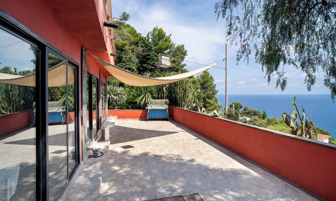 Andora Apartment | Room 'Camera Orizzonte' with Sea View, Shared Terrace and Wi-Fi