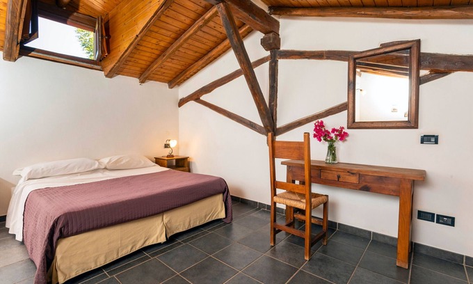 Trappitello Apartment | Room 'Cosimo' with Mountain View, Wi-Fi and Air Conditioning