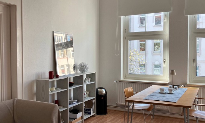 Vahrenwald Apartment | Room 'Das Weiße Zimmer Spezial H' with Balcony and Wi-Fi