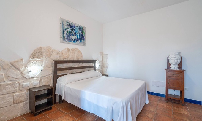 Syracuse Apartment | Room 'Dea Vulcano R7' with Shared Pool, Wi-Fi and Air Conditioning