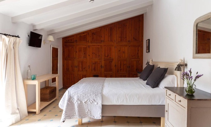 Sa Cabaneta Apartment | Room 'Doble - Estandar' with Shared Pool, Wi-Fi and Air Conditioning