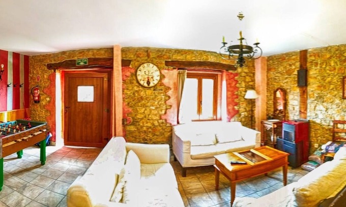 Basconcillos del Tozo House | Room 'Habitación Doble Adaptada' with Mountain View, Shared Garden and Wi-Fi