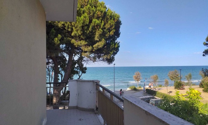 Pineto Bed & Breakfast | Room in B&B - Quadruple Room Just Steps From the sea - Ideal for a Relaxing Vacation