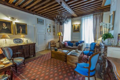 Bourgogne House | Room in Guest room - This 10th Century home sits in an extraordinary setting in the center of Orleans