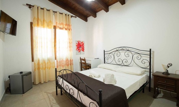 Ruffano Apartment | Room 'La Pietra Village - Gardenia' with Shared Terrace, Wi-Fi and Air Conditioning
