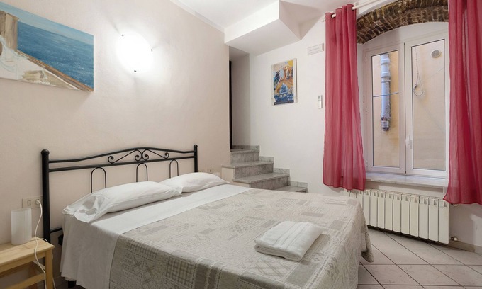 Riomaggiore Apartment | Room 'M 2' with Wi-Fi and Air Conditioning
