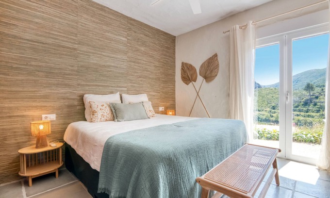 Adsubia Apartment | Room 'Mimbre' with Mountain View, Wi-Fi and Air Conditioning