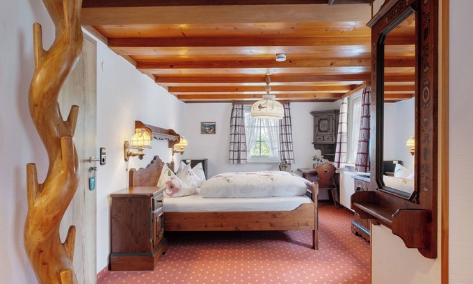 Titisee-Neustadt Apartment | Room 'Nr 6' with Mountain View, Shared Terrace and Wi-Fi