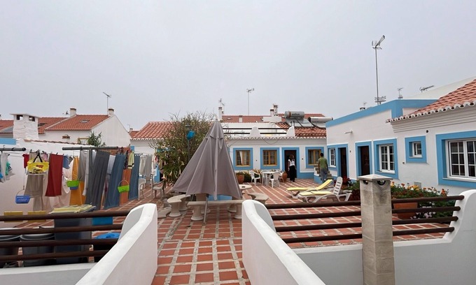 Vila Nova de Milfontes House | Room 'Quarto Verde Casa À Volta Pátio' with Shared Terrace, Shared Garden and Wi-Fi