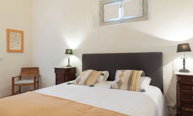 Cabeco de Vide Apartment | Room 'Quarto Duplo Com Casa De Banho Privativa 5' with Shared Pool, Wi-Fi and Air Conditioning