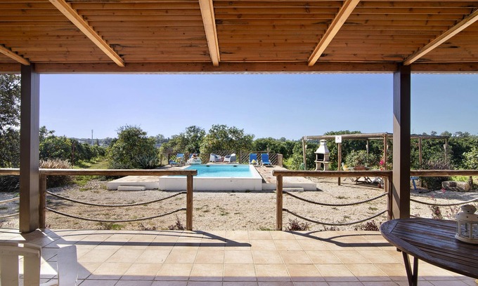 Portimao Bed & Breakfast | Room 'Quarto Lírio Das Areias' with Shared Pool, Wi-Fi and Air Conditioning