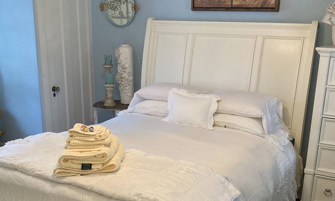 Haverford Cottage | Room rental in “cottage like” home