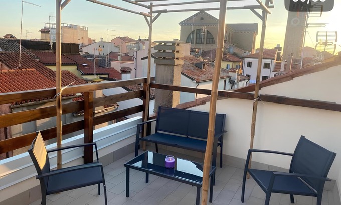 Chioggia Apartment | Room 'Sole Con Terrazza' with Shared Terrace, Wi-Fi and Air Conditioning