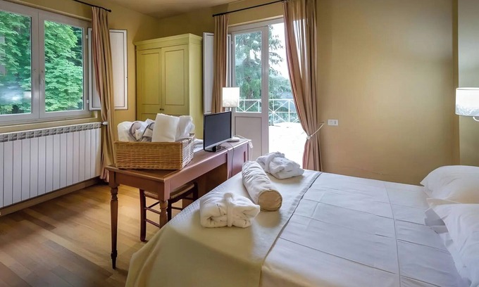 Bagni di Lucca Apartment | Room 'Superior 1' with Shared Garden, Wi-Fi and Air Conditioning