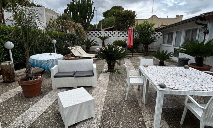 Leporano Marina Apartment | Room 'Tulipano' with Sea View, Shared Terrace and Wi-Fi